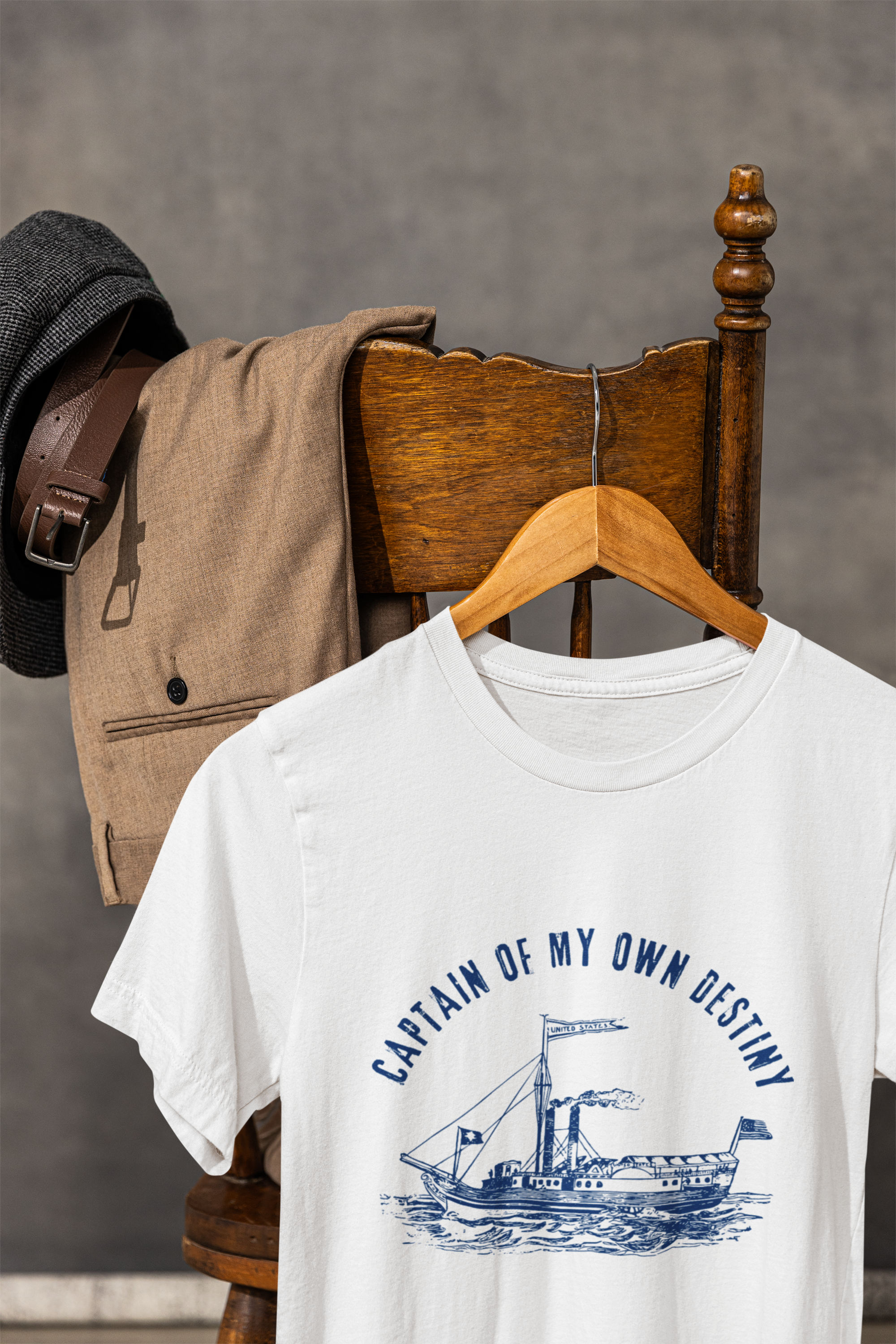 Captain of My Own Destiny – Men’s Round Neck T-Shirt